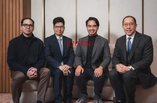 包文骏（左一）及黄永光（右一）获委任为香港财富传承学院副主席，左二为财库局副局长陈浩濂，右二为郑志刚。