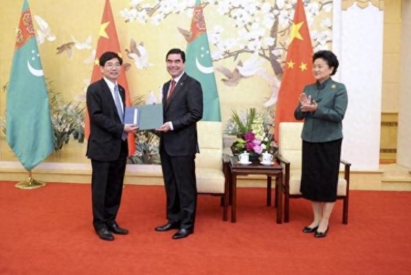 趁普京深陷泥潭，土库曼斯坦不装了！高层亲赴北京，誓截胡俄大单
