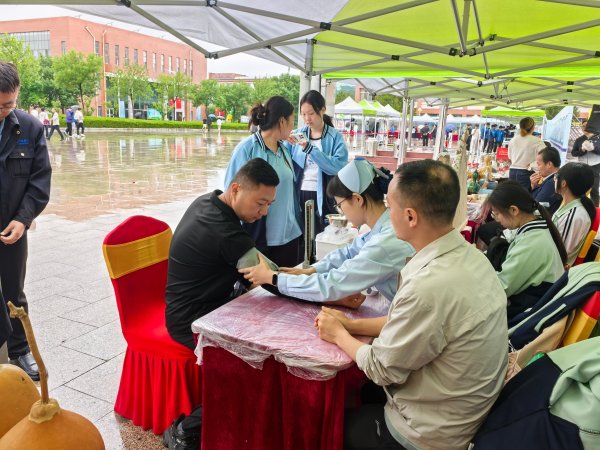 一技在手 一生无忧——济南市莱芜职业中等专业学校亮相2026年莱芜区职业教育活动周启动仪式